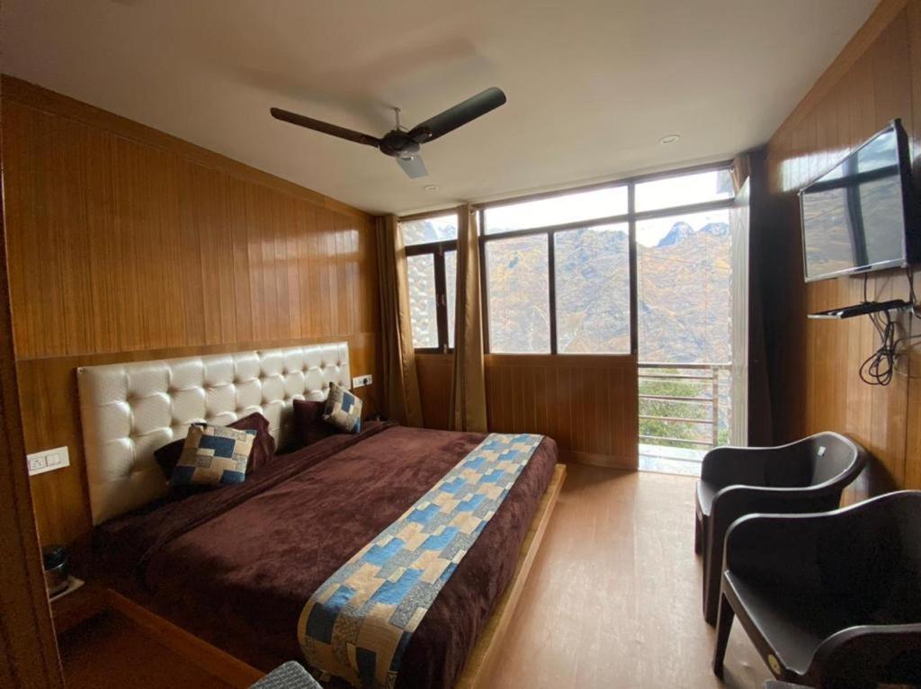 Sleeping Beauty Hotel Moutain View Property Joshīmath Eksteriør billede