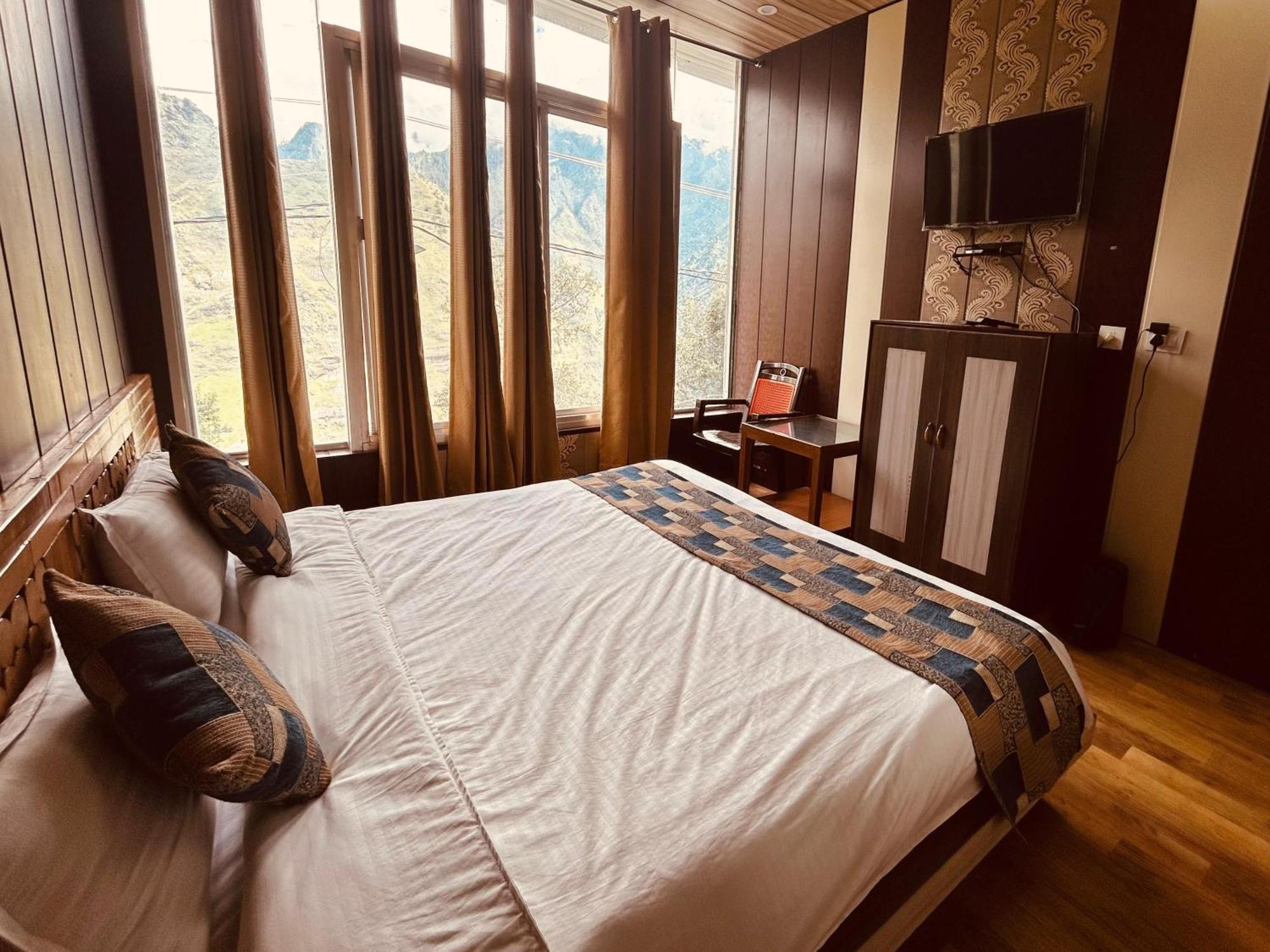 Sleeping Beauty Hotel Moutain View Property Joshīmath Eksteriør billede