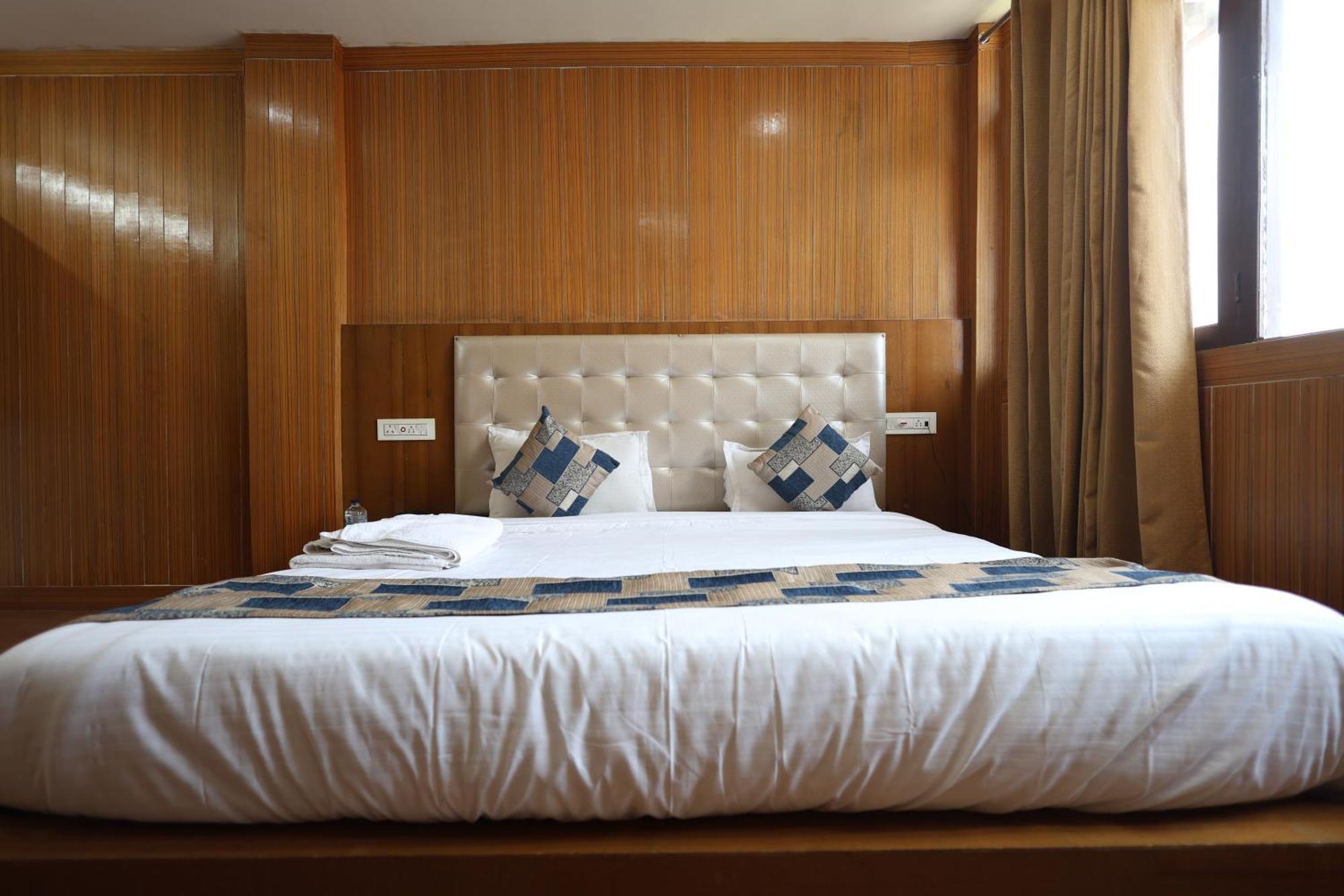 Sleeping Beauty Hotel Moutain View Property Joshīmath Eksteriør billede