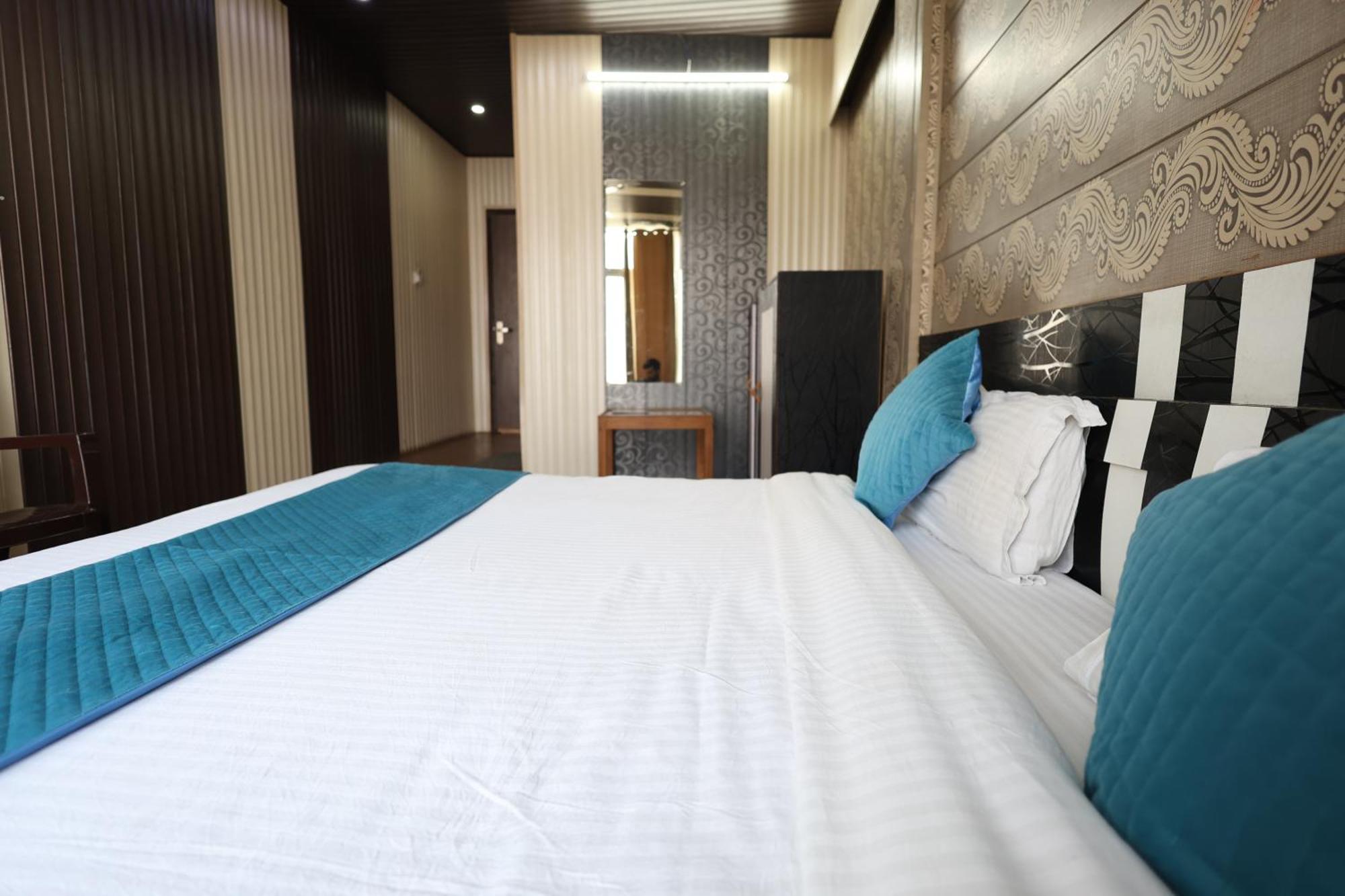 Sleeping Beauty Hotel Moutain View Property Joshīmath Eksteriør billede