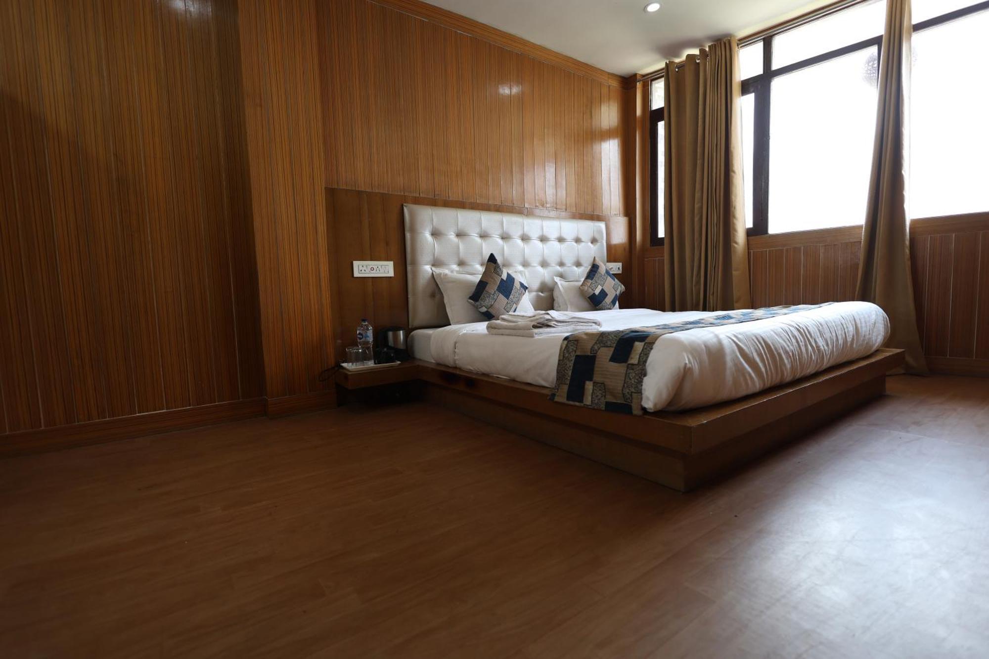 Sleeping Beauty Hotel Moutain View Property Joshīmath Eksteriør billede