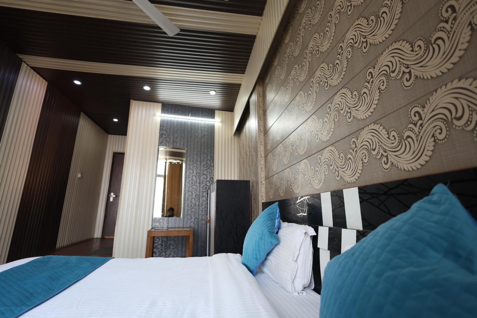Sleeping Beauty Hotel Moutain View Property Joshīmath Eksteriør billede