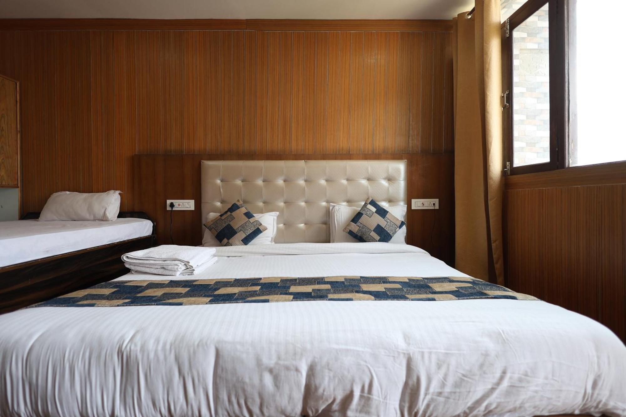 Sleeping Beauty Hotel Moutain View Property Joshīmath Eksteriør billede